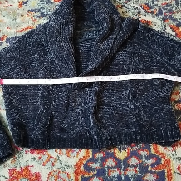 Love @ First Sight Cable Knit Crop Sweater in Navy - Picture 7 of 9